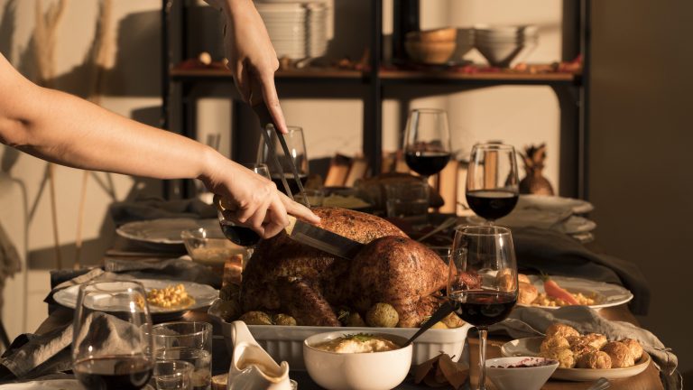 Thanksgiving 2025: The Art of Extreme Savings at the Holiday Table